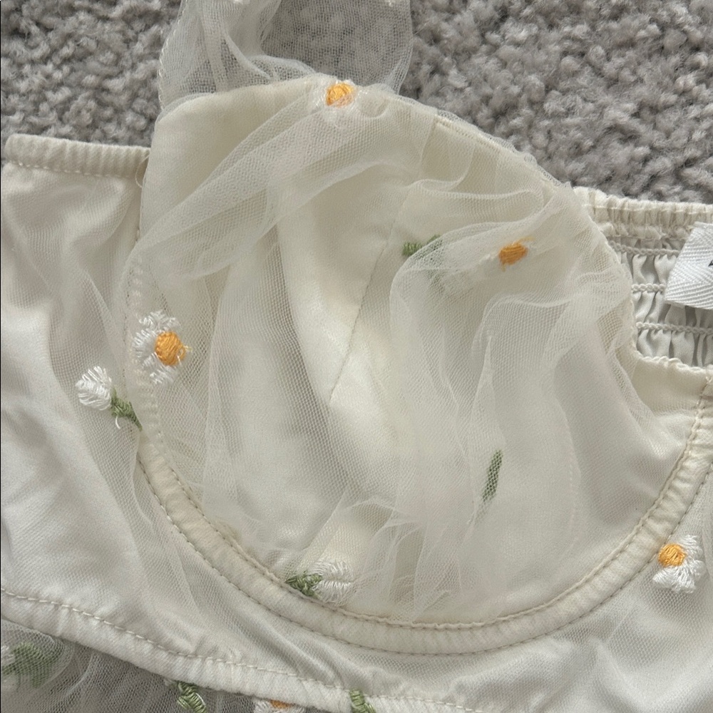 Elis*** Cream Daisy-Embroidered Mesh Peplum Camisole - Picture 4 of 6